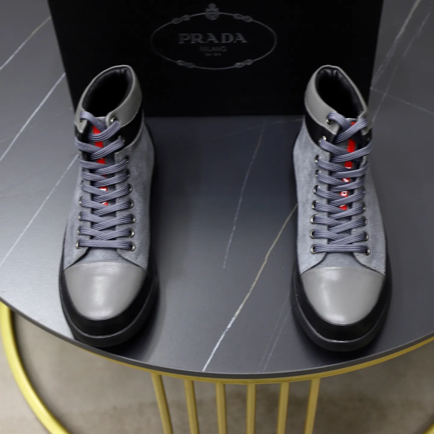 Ex-factory price: 480💰🙅‍♂️🙅‍♂️🙅‍♂️ Brand: PRADA Standard code: 38-44 (45 customized) Grade: Same as the official website Material: Original high-end leather splicing surface Comfortable and breathable sheepskin lining Lightweight, soft and wear-resistant outsole Style category: Men's fashion casual shoes Sports shoes Distinguished luxury brand elements Top luxury Color: actual picture color